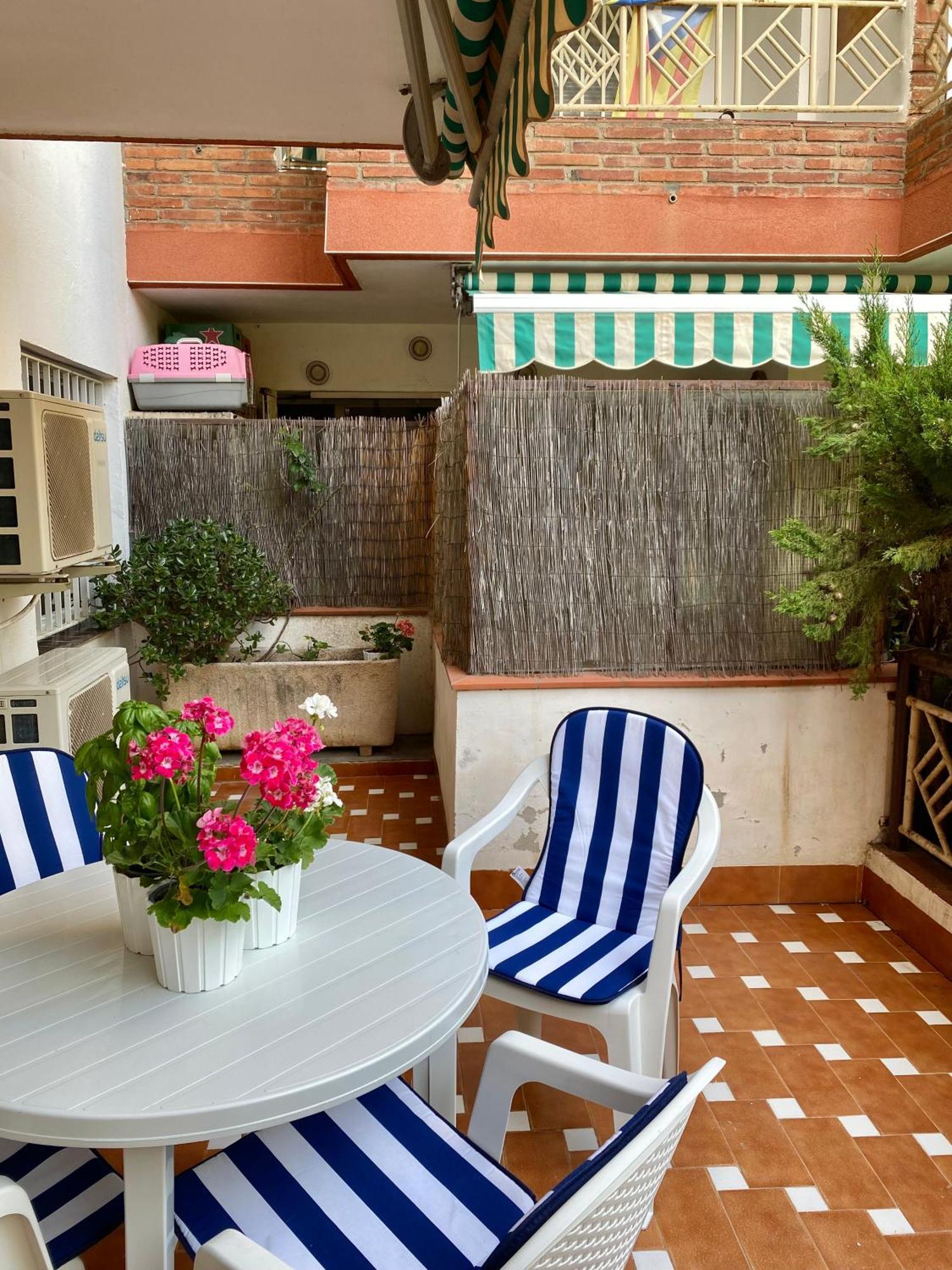 Mediterranean Escape Barcelona Exterior foto